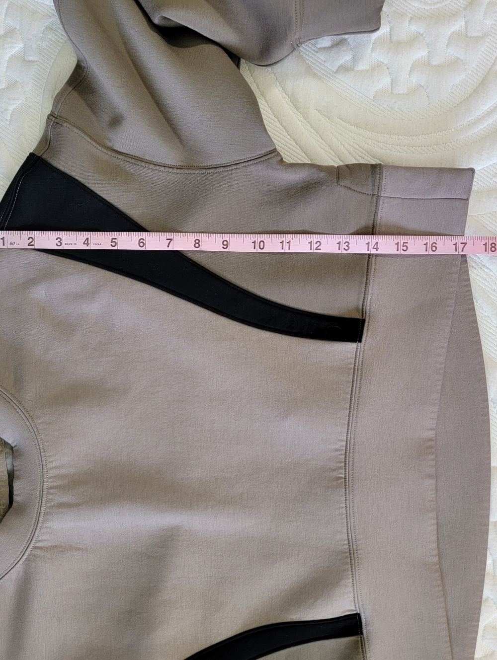 YPB NeoKnit Cropped Pullover Sweatshirt Gray Black Color Block Design Size Small - Picture 11 of 11